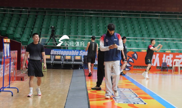 天博体育登录入口-山东高速男篮主场迎战江苏，邱彪赛前透露琼斯伤情